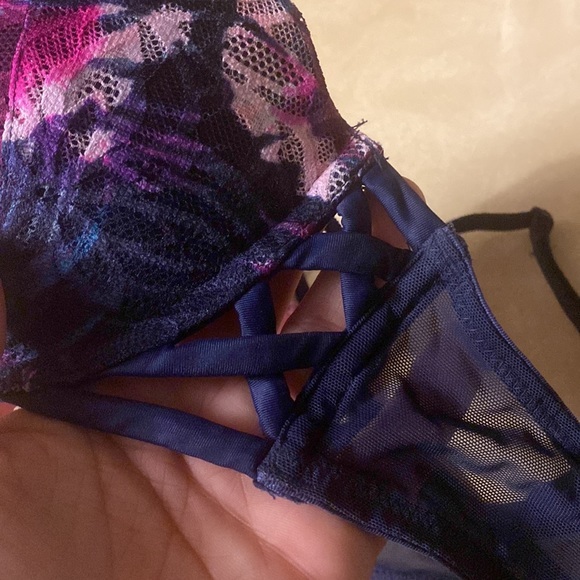Pink Victoria’s Secret push up bra 32D - Picture 3 of 5
